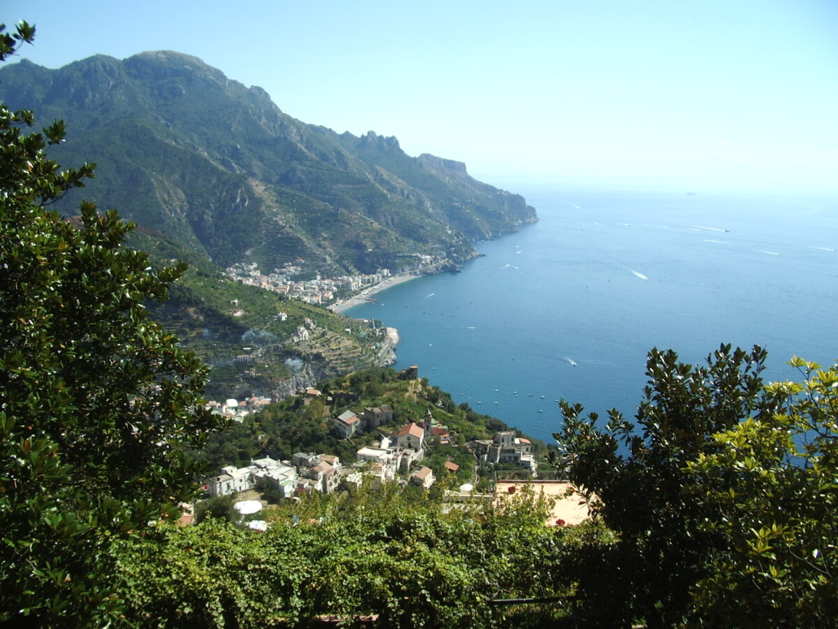 Road S163 along the Amalfi coast: sea, quiet bays and mountain serpentine